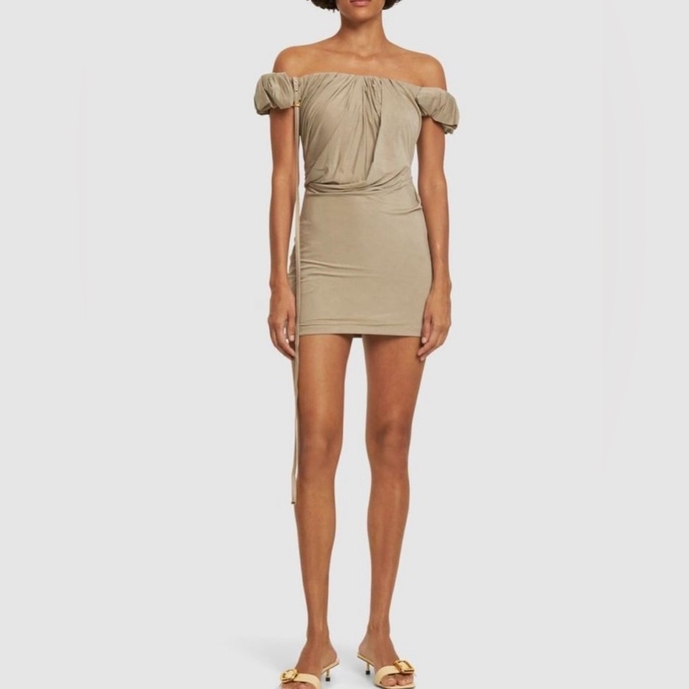 Jacquemus OFF SHOULDER CICERI MINI DRESS LIGHT KHAKI